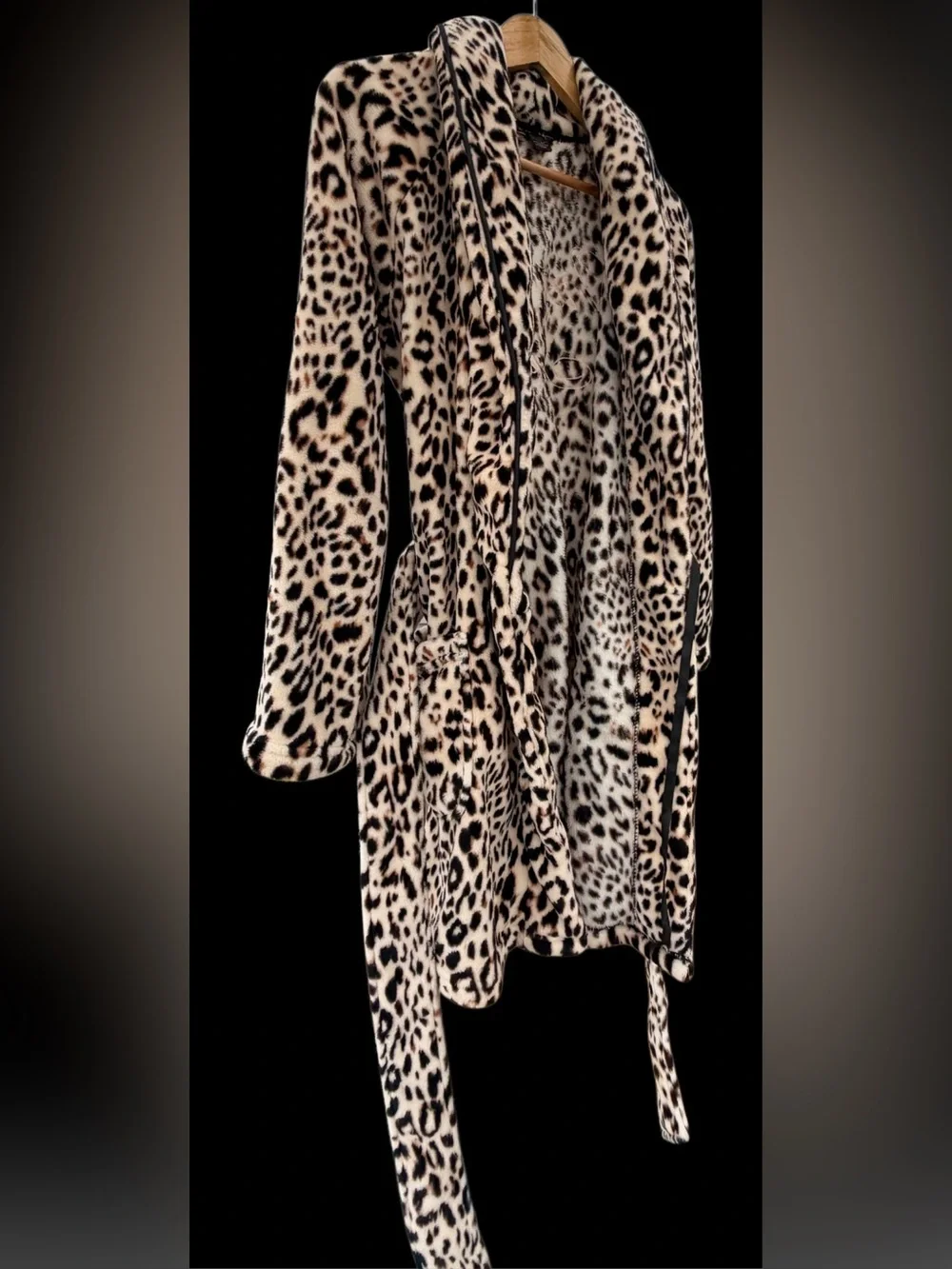 Victoria’s Secret Sz XS Bathrobe Leopard Animal Print Robe Warm Pockets Pajamas